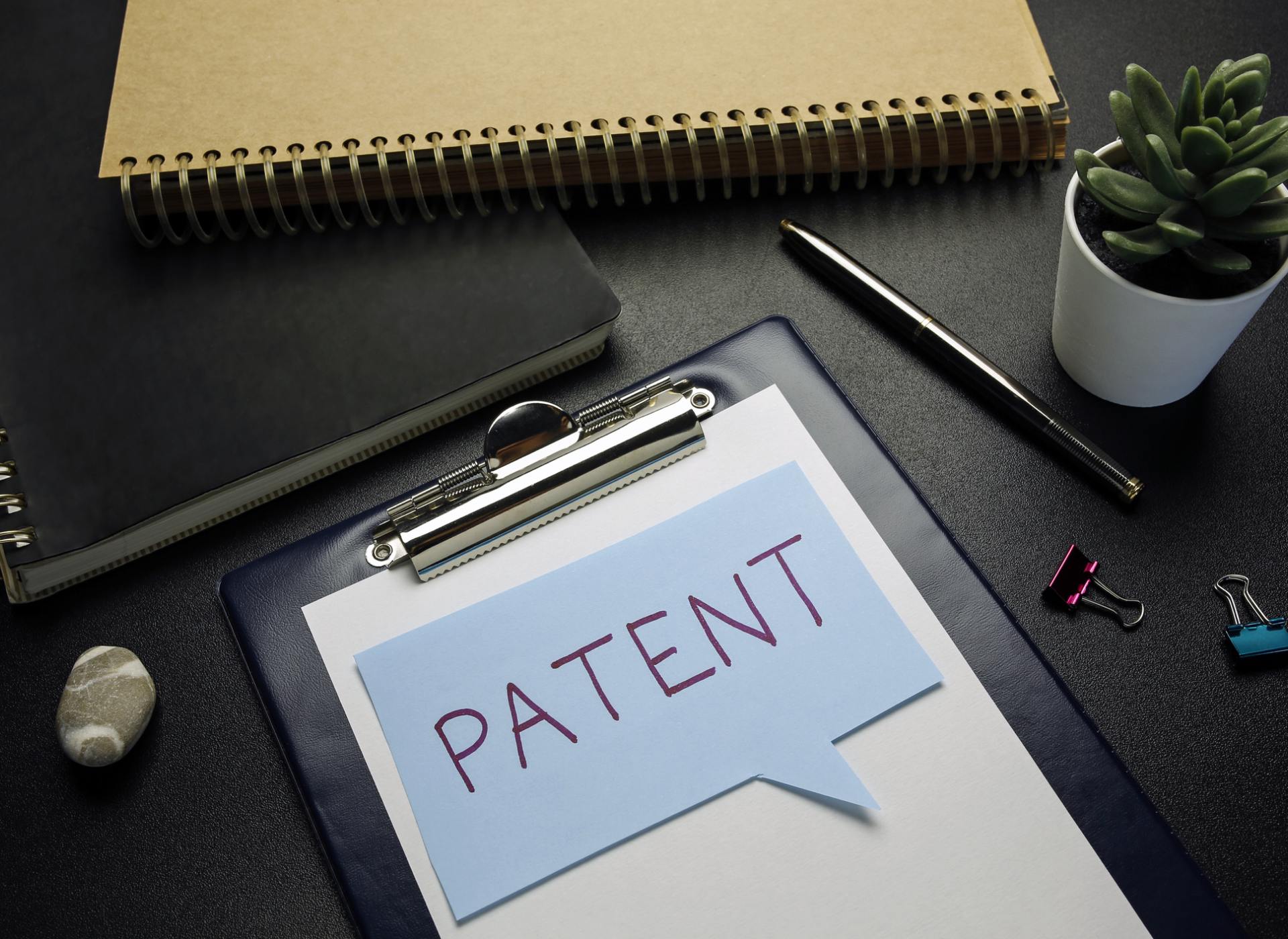 napis patent na&nbsp;kartce